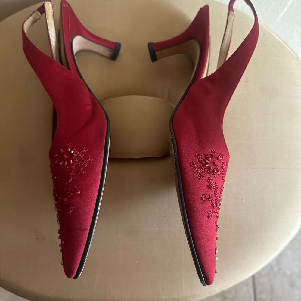 10M Nina cranberry sling back satin shoes w/ matching embroidery and beading 3’ - Picture 3 of 6